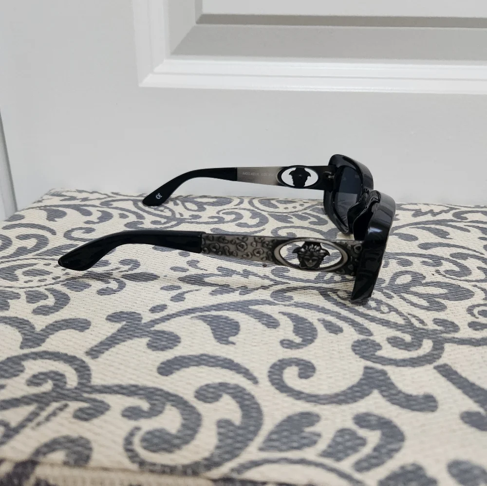 Vintage Versace 90's Sunglasses and MEDUSA CASE - Picture 8 of 11